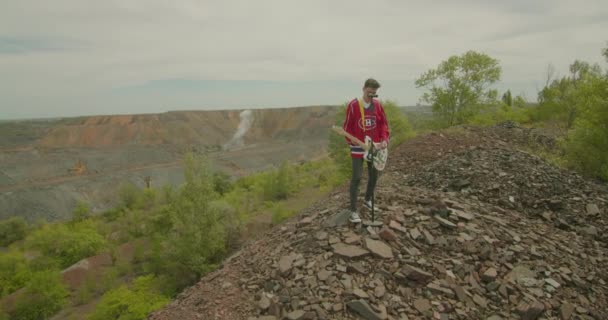 Kryvyi Rih, Ukraine - 05.23.2021 rock band plays music in the industrial zone, technogenic zone, iron ore dump, ProRes 422HQ slow mo, bmpcc4k — 图库视频影像