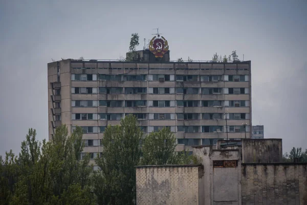 普里皮亚特， 乌克兰 - 2017年8月19日： 查看废弃城镇普里皮亚特的中心广场. — 图库照片