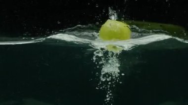 Elma suya dalıyor, ağır çekim, prores 422, bmpc4k