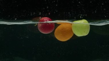 portakal ve elma suya dalıyor, ağır çekim, 422, bmpc4k