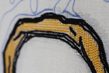 El yapımı halı yapımı kumaş için iplik anahatlarıyla sürükleme işlemi