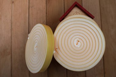 Kış pencerelerinin kapatılması ve ısı koruması için köpük yalıtım bandı