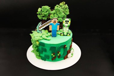 Minecraft temalı doğum günü pastası 8 Kasım 2025 'te Poltava Ukrayna' da kutlama etkinliği için fotoğraflandı