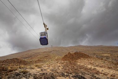 08 Eylül 2025 'te İspanya' nın Tenerife Dağı 'nda Teide Dağı' ndan yükselen kablolu araç
