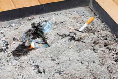 Sigara ile para yakmak ve kül tablası maddi kayıp kavramı