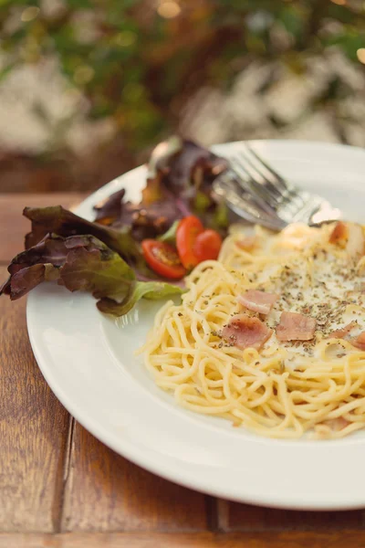 The spaghetti white sauce with bacon. — Stock Photo, Image