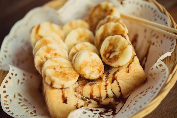 Toast mit Schokoladenbananenseite. — Stockfoto