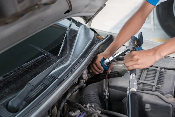 Kolu gaz ngv, lpg, cng dispanser için yakıt ikmali faci yakıt araç — Stok fotoğraf