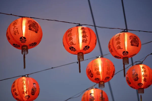 Lanternas chinesas decoradas bonito em chinês . — Fotografia de Stock