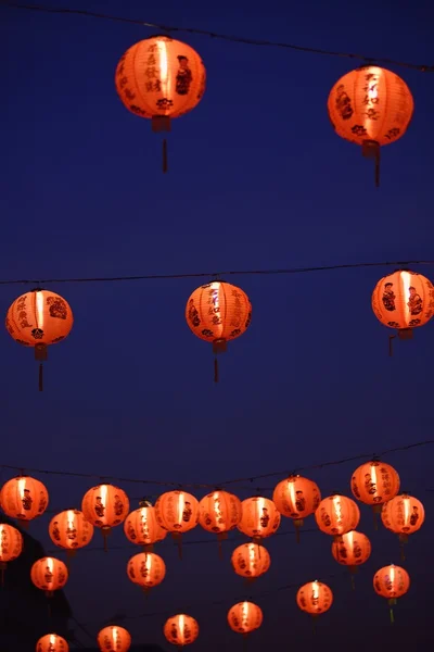 Kínai lámpások díszített gyönyörű kínai. — Stock Fotó