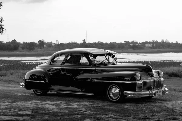 Nakhon Ratchasima, TAILÂNDIA - JUNHO 13: Carro vintage Desoto é um — Fotografia de Stock