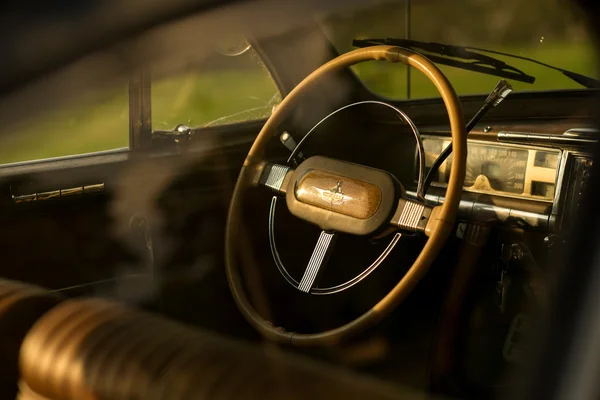 Nakhon Ratchasima, TAILÂNDIA - JUNHO 13: Carro vintage Desoto é um — Fotografia de Stock