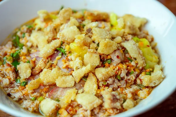 Nudle vepřové knedlíky, pikantní polévka thajském stylu Stock Fotografie