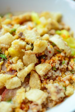 Erişte domuz eti köfte, baharatlı çorba Tay tarzında