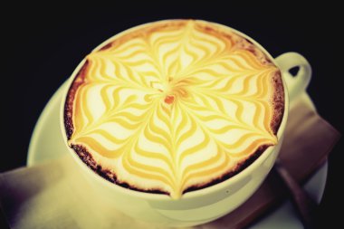 Pizza Hawaii ince hamur pizza bulanıklık.