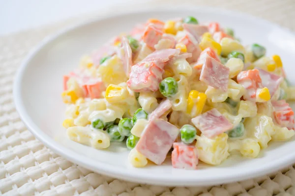 makarna salatası jambon ve sebze çeşitli