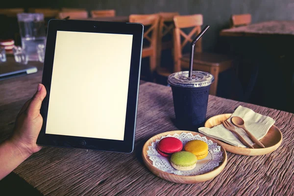 Acıbadem kurabiyesi tatlı kahve ile öğleden sonra aperatifler servis..