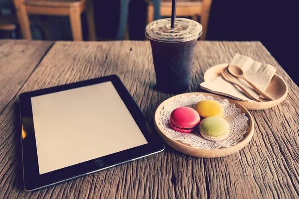 Acıbadem kurabiyesi tatlı kahve ile öğleden sonra aperatifler servis..