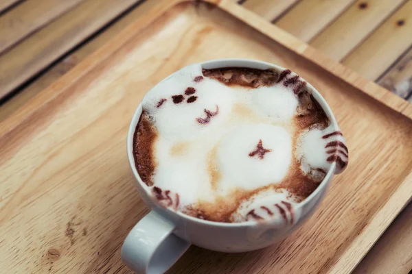 Hot Latte Art brings hot milk into a bear. — Stock Photo, Image