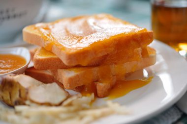 Kahvaltı tost reçelli gündöndü tuberosus