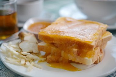 Kahvaltı tost reçelli gündöndü tuberosus