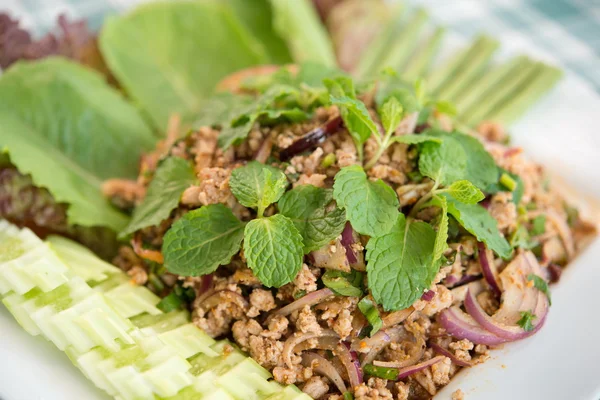 Salada de porco picado e picante, comida tailandesa — Fotografia de Stock