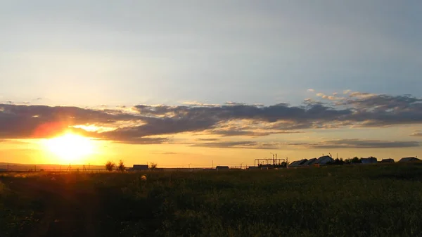 Gyönyörű Naplemente Falu Felett — Stock Fotó