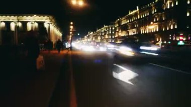 Hiper sukut. Gece sokak.