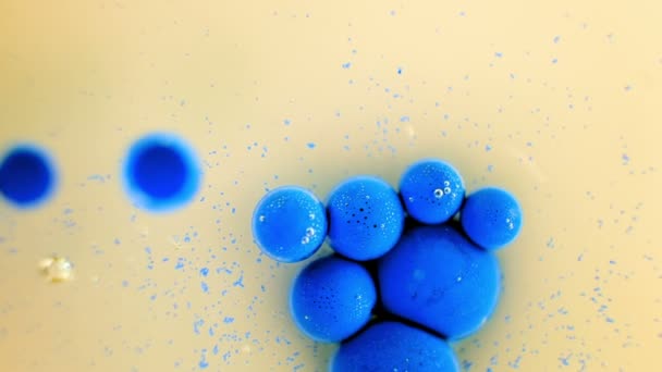 Burbujas de tinta en el agua — Vídeo de stock