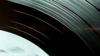 Vinil kayıtları döndürme