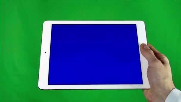 Tablet-PC mit blauem Bildschirm — Stockvideo