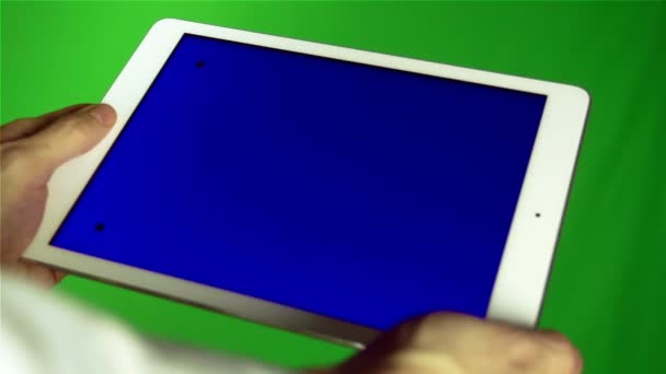 Using Tablet Pc With Blue Screen — Stock Video