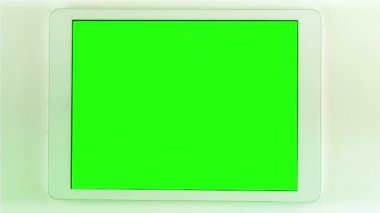 Yeşil ekranlı tablet pc kullanılıyor