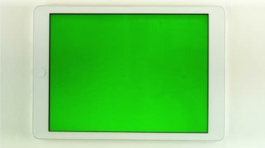 Yeşil ekranlı tablet pc kullanılıyor