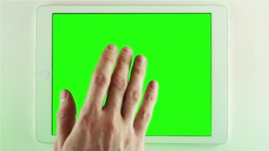 Yeşil ekranlı tablet pc kullanılıyor