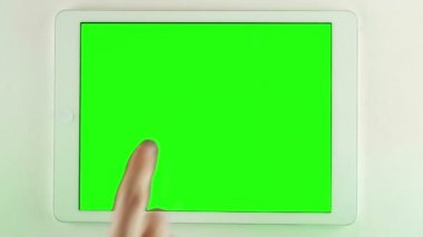 Yeşil ekranlı tablet pc kullanılıyor