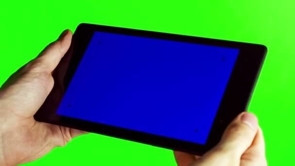 Usando Tablet Pc com tela azul — Vídeo de Stock