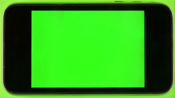 Использование смартфона с зеленым экраном — стоковое видео