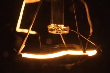 ampul yavaş yavaş açar ve kapatır