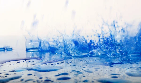 Caídas en el agua — Foto de Stock