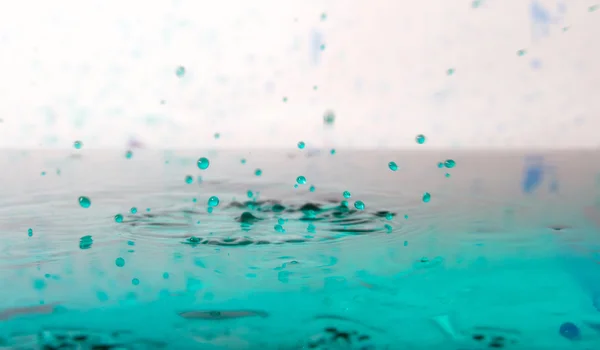 Caídas en el agua — Foto de Stock