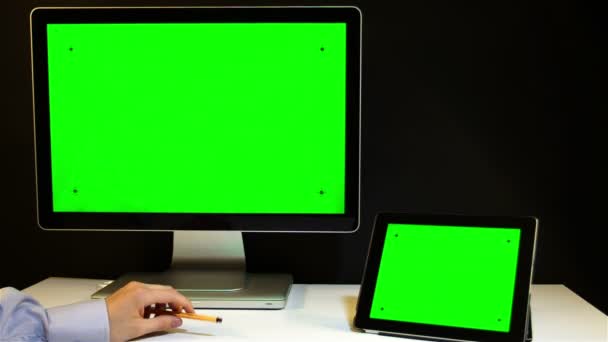 Tablet PC y pantalla con pantalla verde — Vídeos de Stock