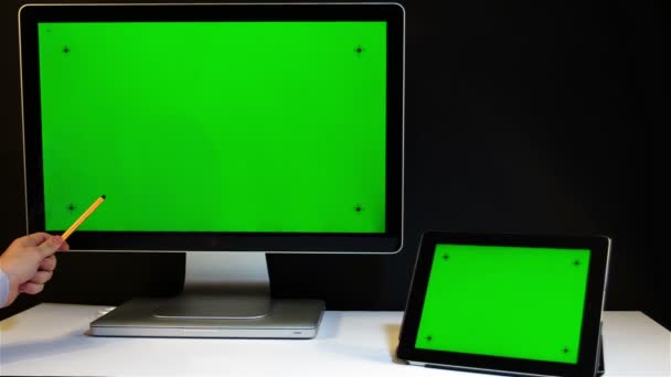 Tablet Pc και οθόνη με μια πράσινη οθόνη — Αρχείο Βίντεο
