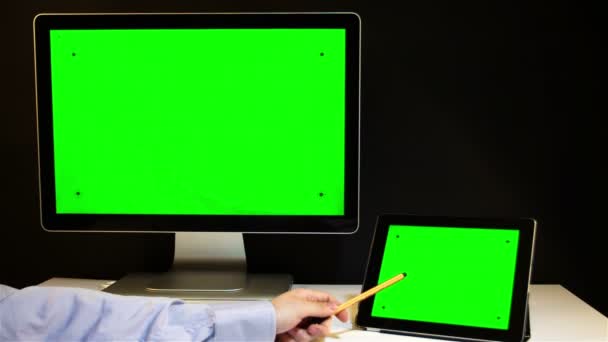 Tablet PC e display con schermo verde — Video Stock