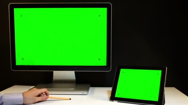 Tablet PC e display con schermo verde — Video Stock