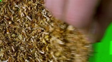 Yeşil bir ekran üzerinde talaş