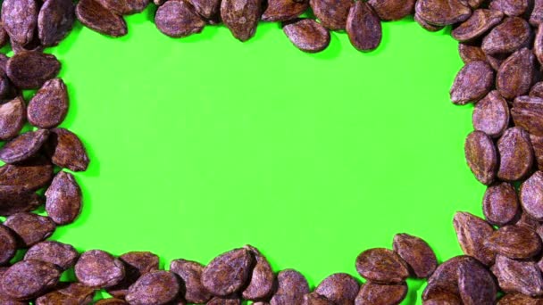 Seeds on a green screen — Stock Video