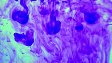 Yeşil bir ekran renkli duman