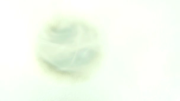 Brûler du papier blanc sur un écran vert 