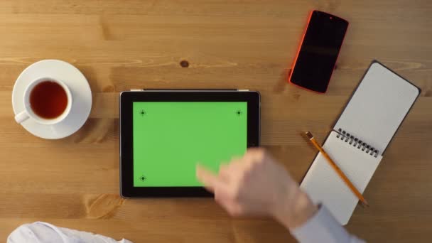 Usando Tablet PC com uma tela verde — Vídeo de Stock